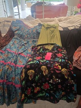 NWT Premium Reseller Box 8 Pcs XL Dresses Printfresh Beyond Yoga